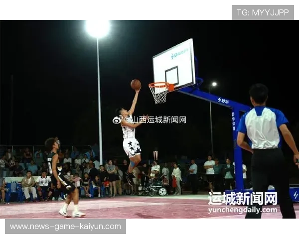 篮球场边观众激情四射：一场看台文化的商业共振